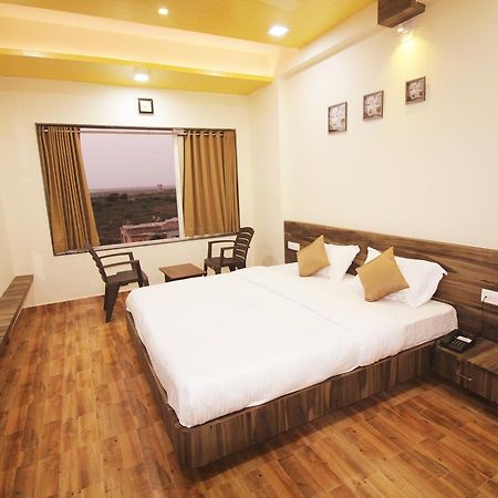 Hotel Vraj Inn ทวารกา ภายนอก รูปภาพ