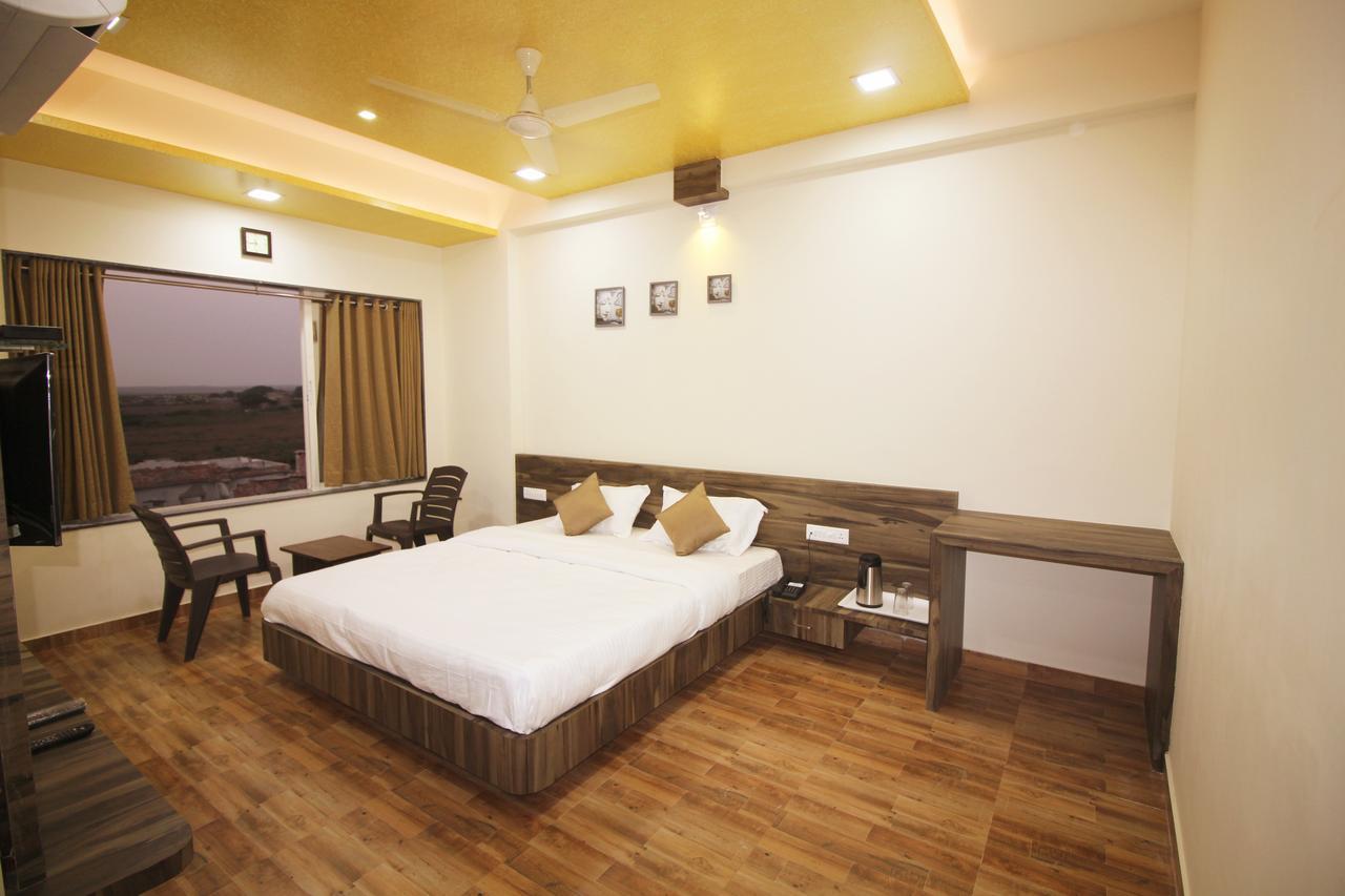 Hotel Vraj Inn ทวารกา ภายนอก รูปภาพ