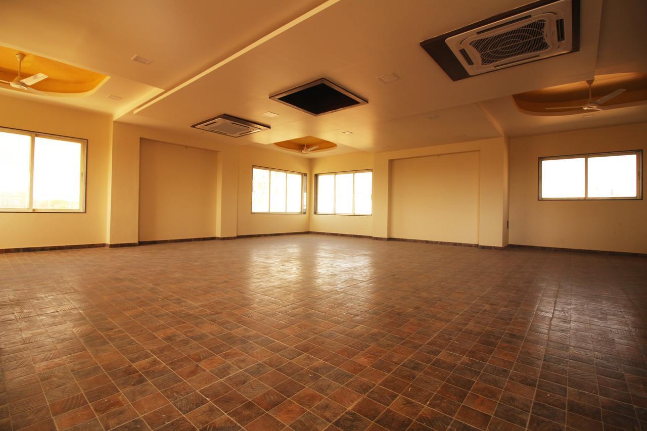 Hotel Vraj Inn ทวารกา ภายนอก รูปภาพ
