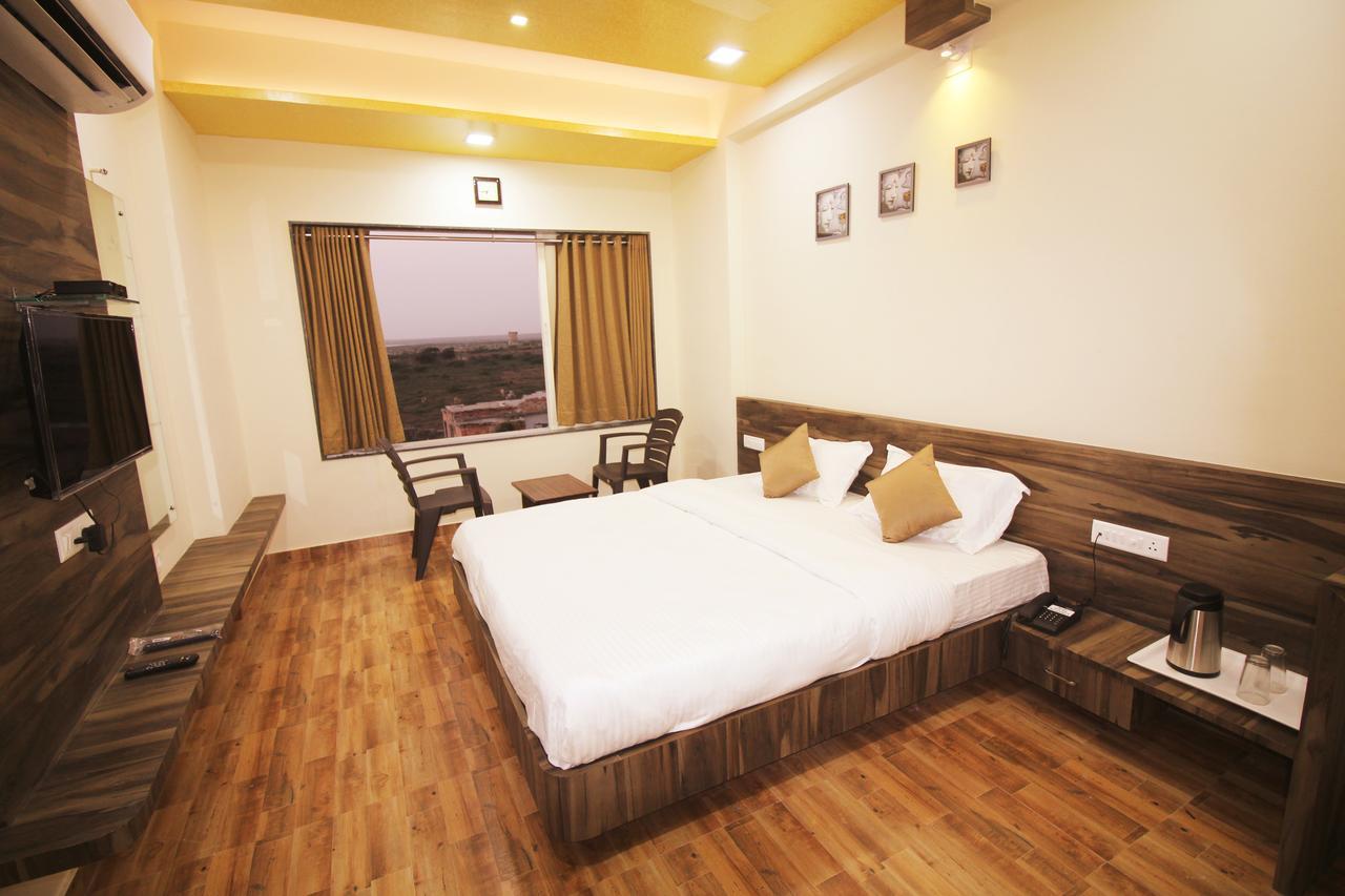 Hotel Vraj Inn ทวารกา ภายนอก รูปภาพ